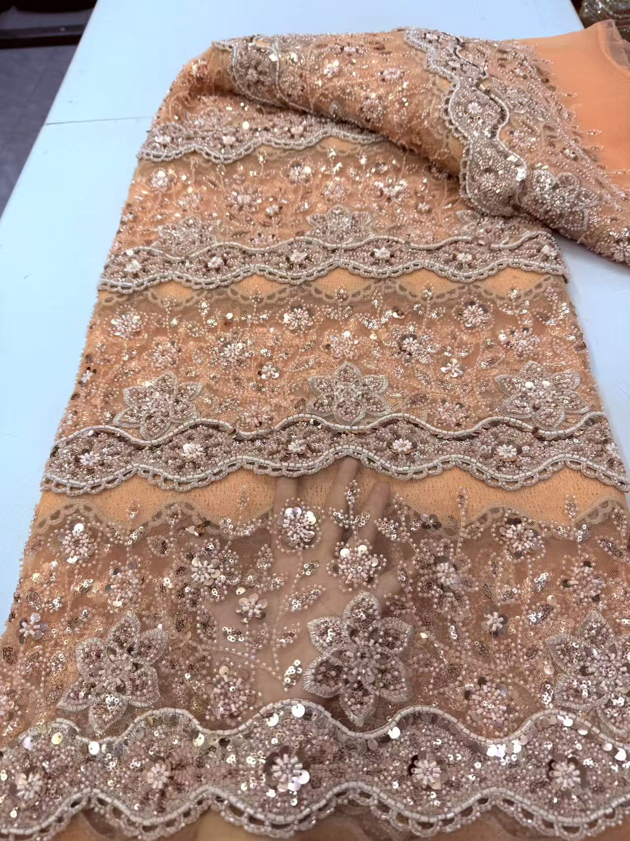 Afrykańska koronka z koralikam – Wedding Dress Supply recenzja i cena